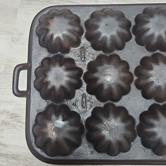 Cast Iron Turks Head Handled Muffin Pan Antique Heavy 12 Slot Unmarked Gatemark? - Picture 9 of 15